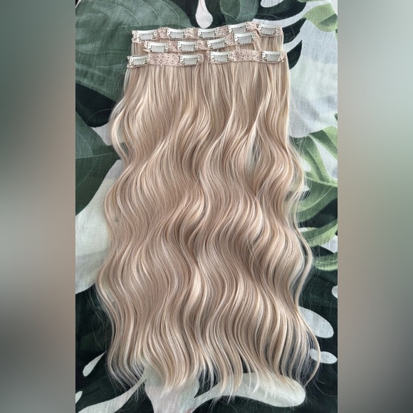 Human hair Blend 20 In Clip In Extra Light Blonde Hair Extensions - Picture 2 of 8